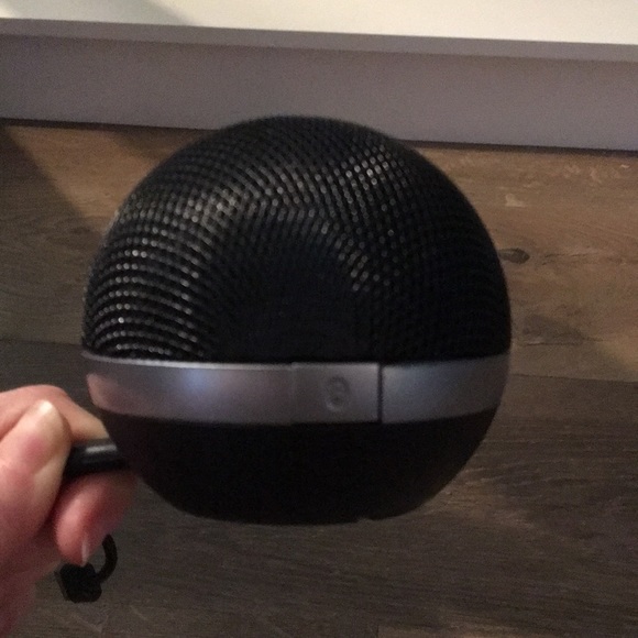 iHOME - Bluetooth Audio Speaker with USB Rechargeable Battery. Travel friendly! - Picture 2 of 3